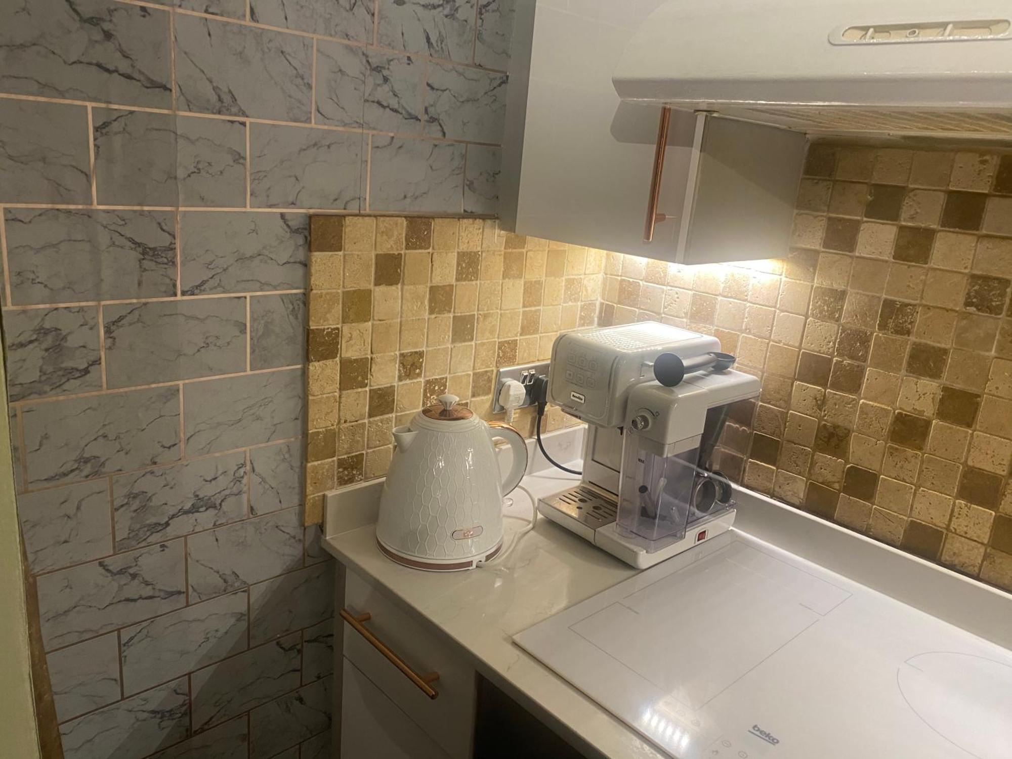 Quiet Lower Floor 2 Bed City Apartment With Private Patio Garden Bath Esterno foto