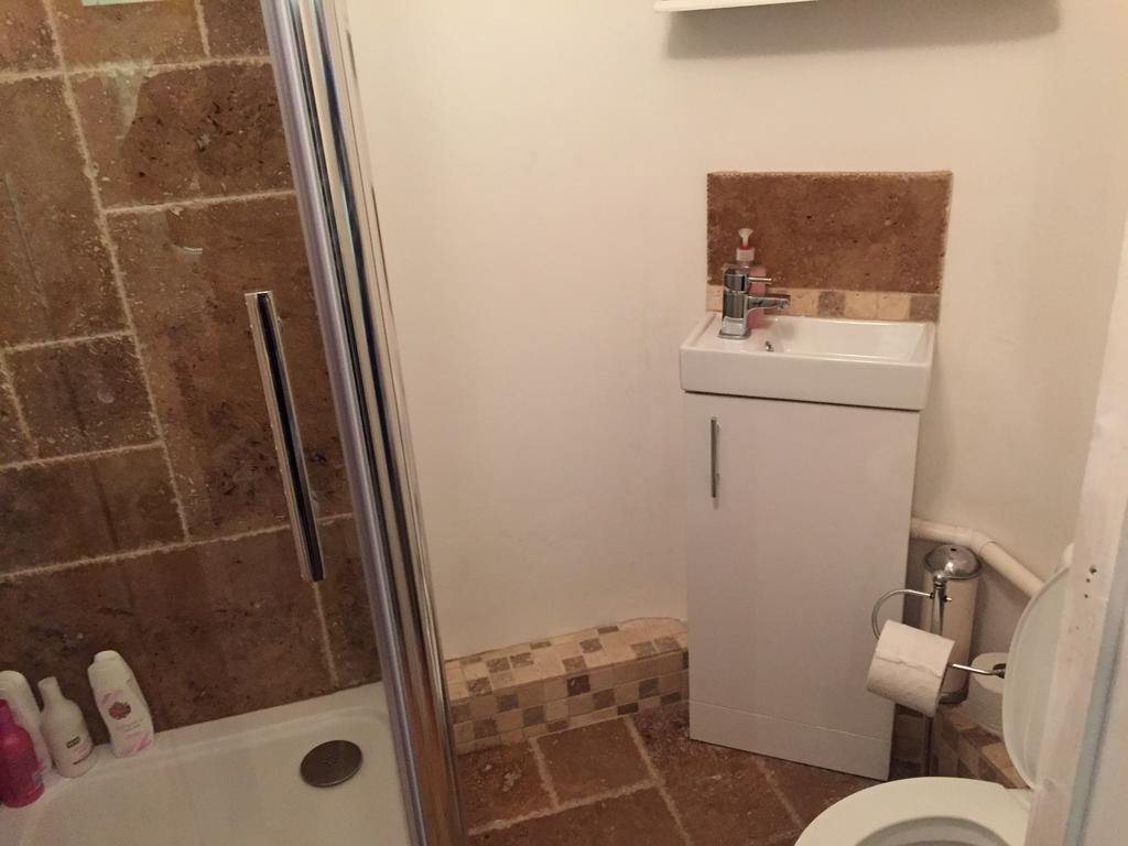Quiet Lower Floor 2 Bed City Apartment With Private Patio Garden Bath Esterno foto